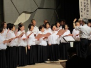 新津市民合唱団の皆さんによる　　「手をつなぐ母の歌」斉唱